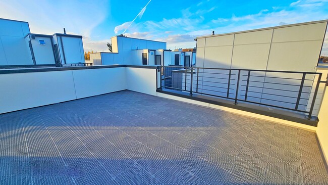 Building Photo - Brand New 2 Bed 2 Bath Townhome in North Beacon Hill, Seattle.