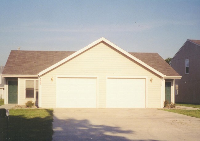Primary Photo - 301-311 Washington St