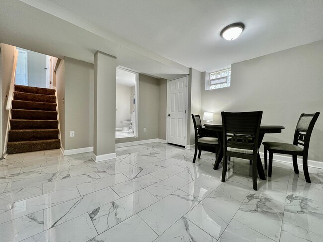 Building Photo - Beautiful 4 BDR Home - Near I-75