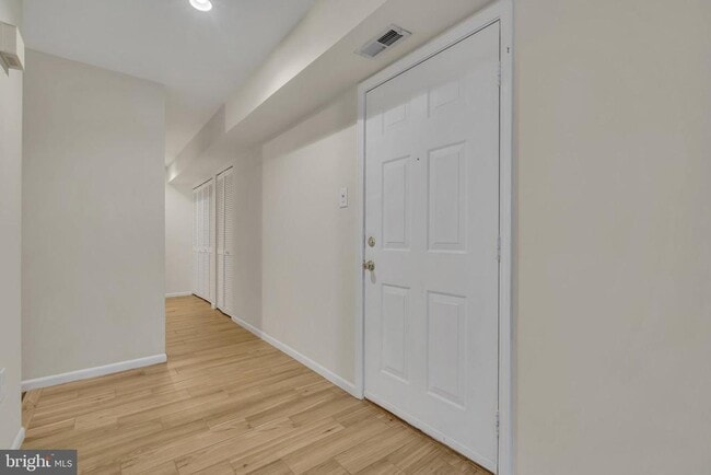 Building Photo - 41 Summit Ct