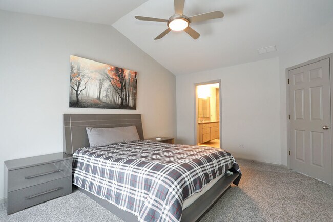 Building Photo - 966 N Auburn Woods Dr