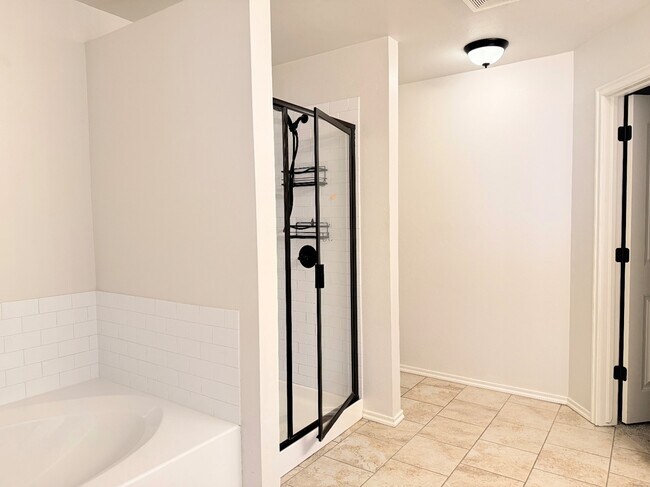 Building Photo - 18600 Luna Dr