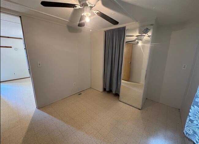 Building Photo - 301 Whitetail Ln