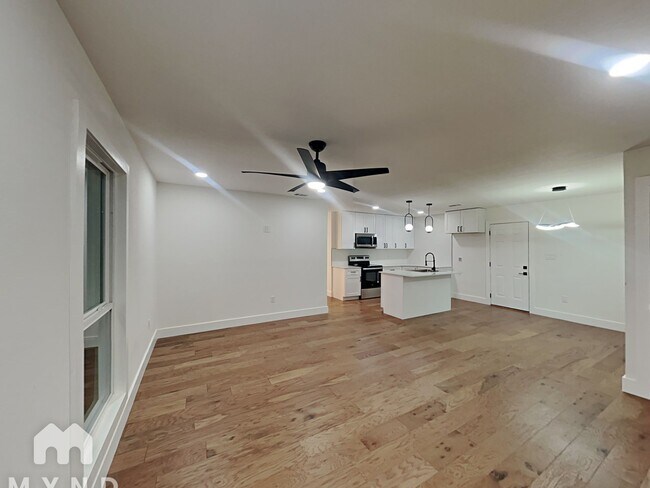 Building Photo - 1603 Rutland Dr