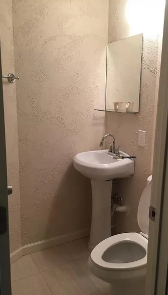 Building Photo - 206 Samuel Blvd