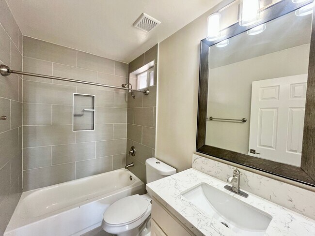 Building Photo - 17190 Tam O Shanter Dr