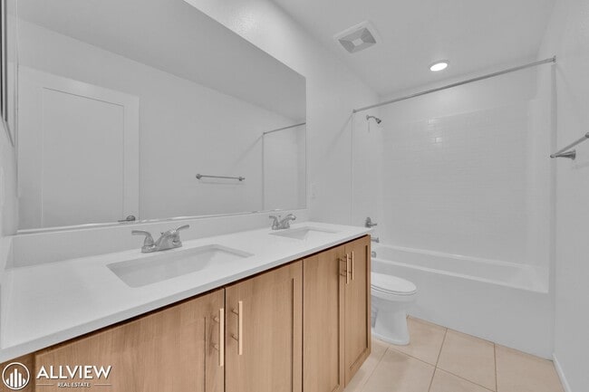 Building Photo - Bright 4-Bed, 2.5-Bath Home in Fallbrook’s Citro Community