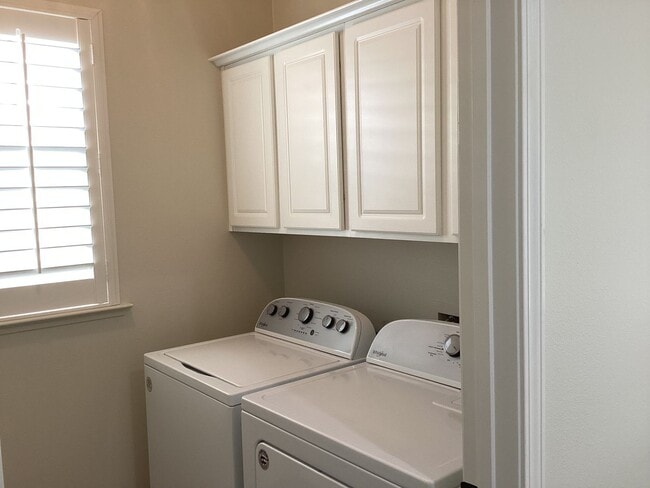 Building Photo - 741 W Barcelona Ln