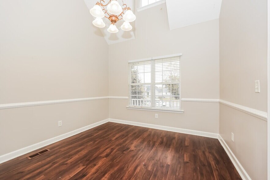 Building Photo - 1501 Teresa Ln