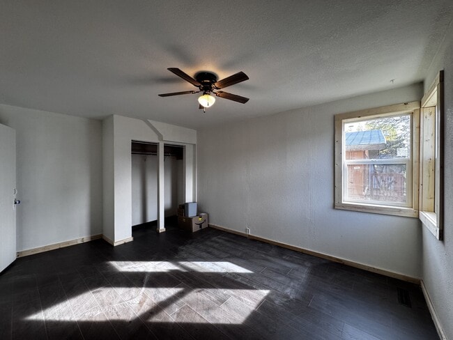 Building Photo - 324 1st Ave S