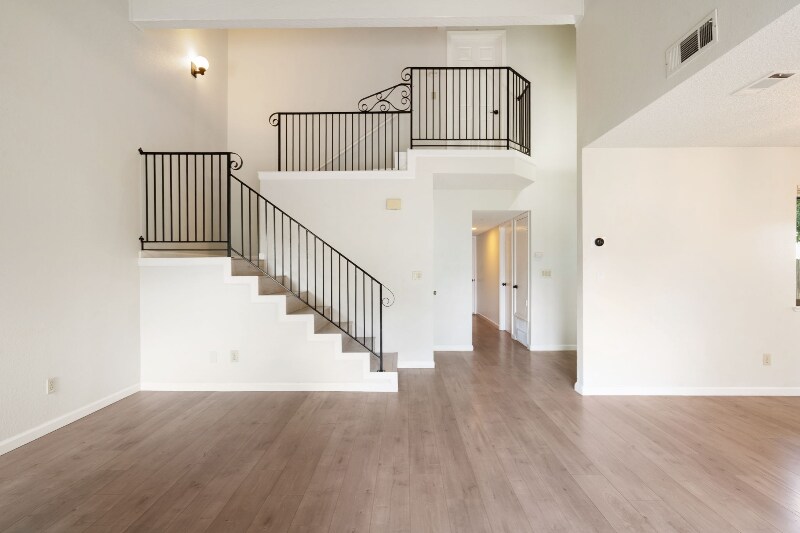 Building Photo - 4917 Aizenberg Cir