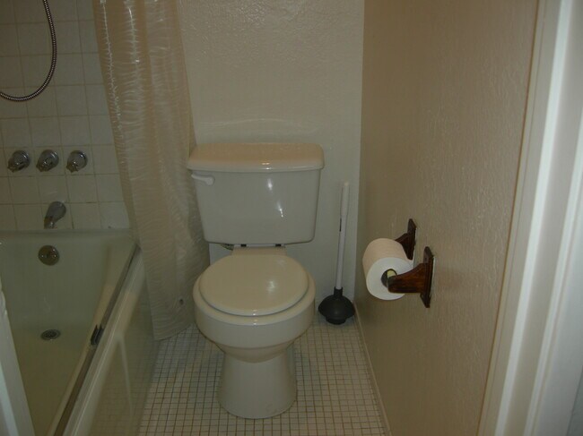 Building Photo - 310 Tradewinds Dr