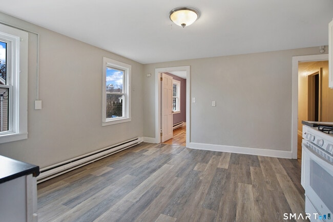 Building Photo - 31 Tyler Ave