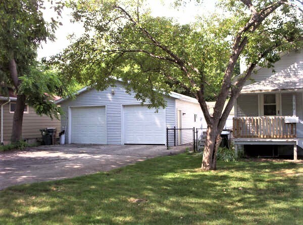Building Photo - 3702 Hillcrest Dr