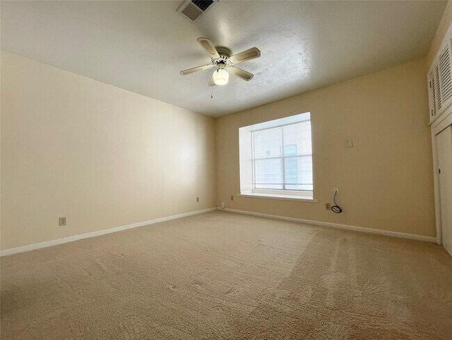 Building Photo - 3420 Mt Vernon St