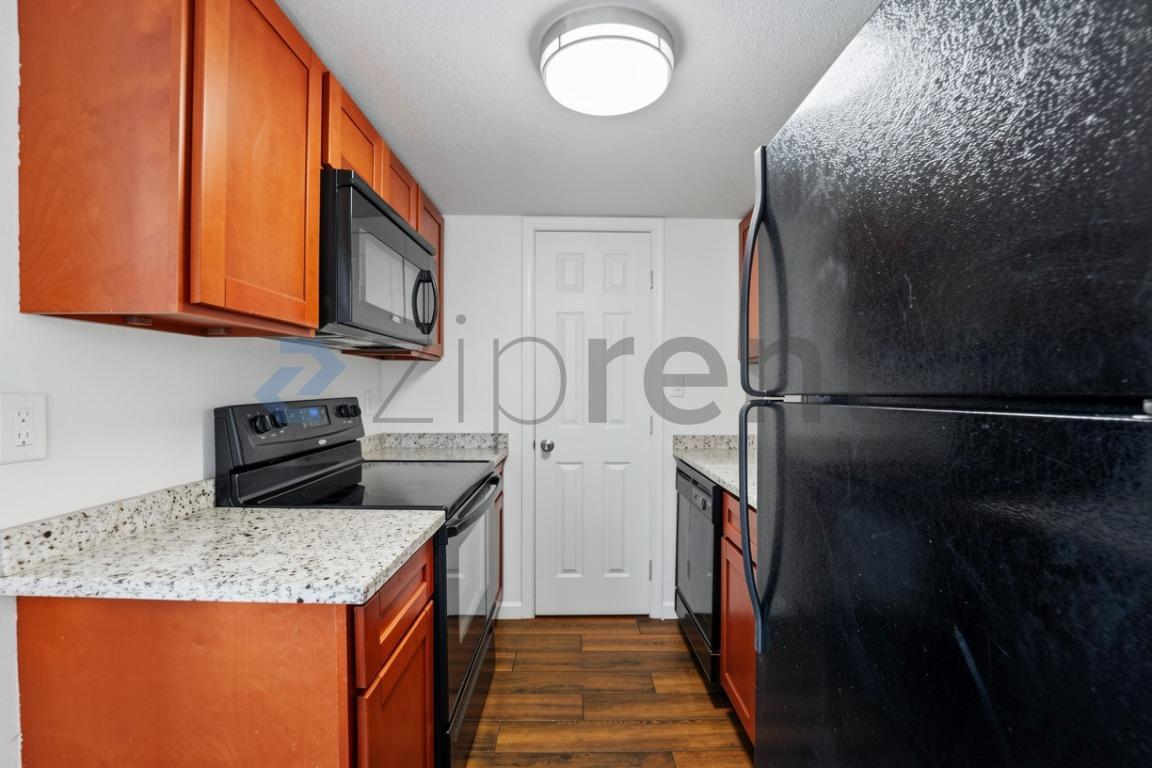 Building Photo - Unit 602