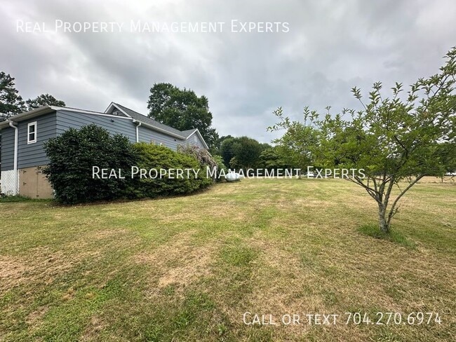 Building Photo - 6540 Plyler Rd