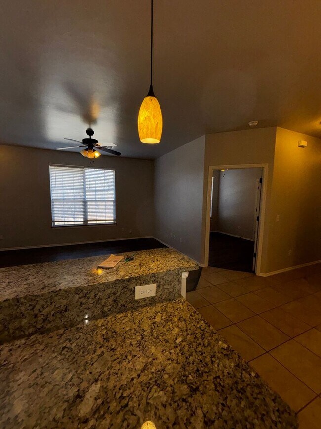 Building Photo - 3BR 2BA duplex with 2 car garage in Yukon!!