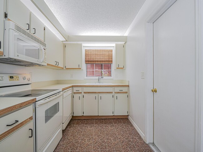 Building Photo - 2103 31st Ave