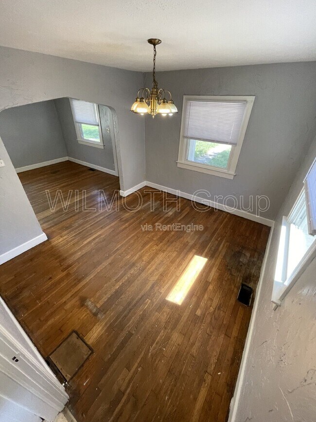 Building Photo - 822 N Emerson Ave
