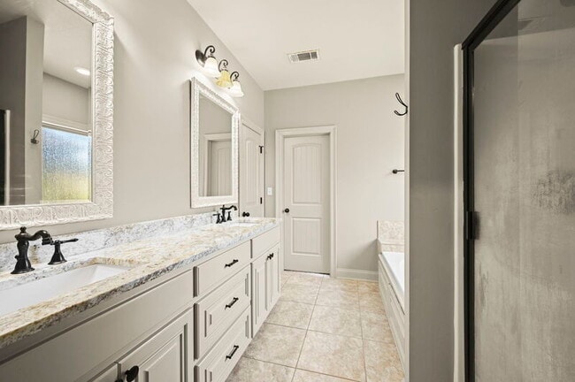 Building Photo - 16923 Bradford Ave