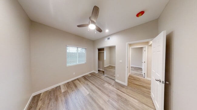 Building Photo - 6BD/2BA on Ewing!