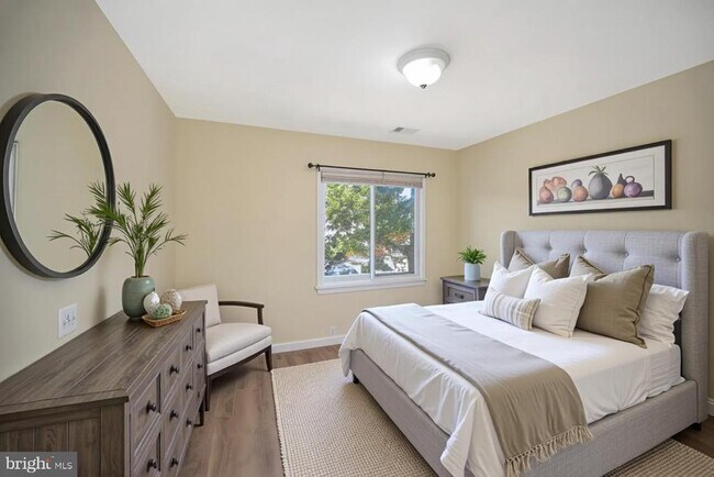 Building Photo - 3890 Mariposa Pl