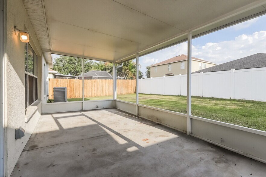 Building Photo - 11160 Golden Silence Dr