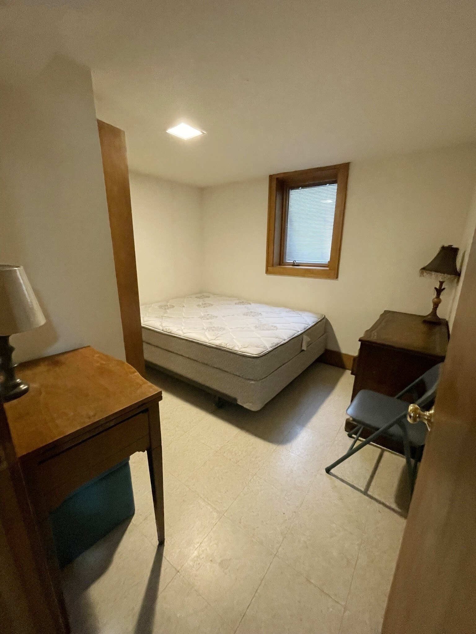 Building Photo - 203 E Davis Ave