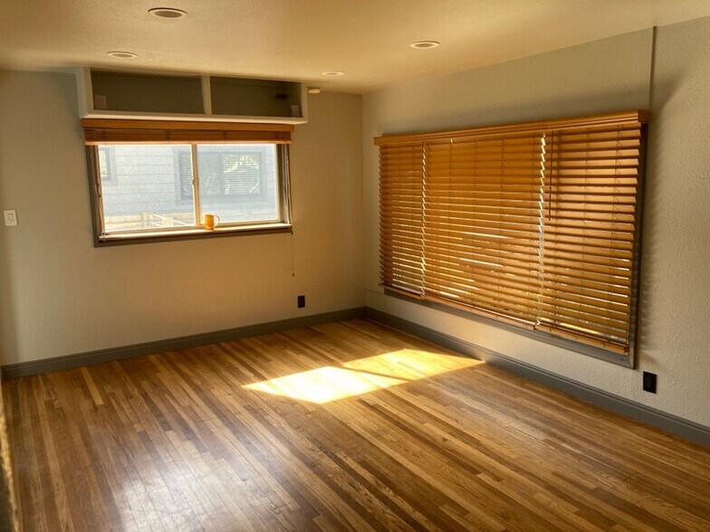 Building Photo - 930 N 1300 W