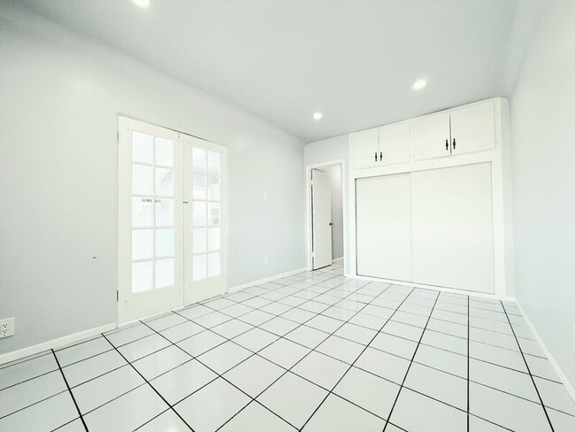 Building Photo - 2515 Illinois Ave