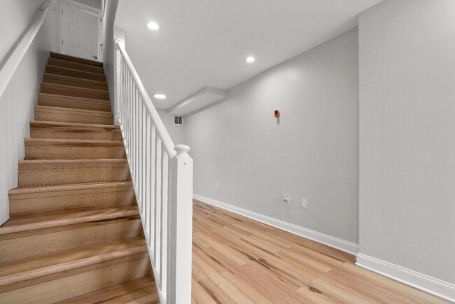 Building Photo - 200 N Glover St