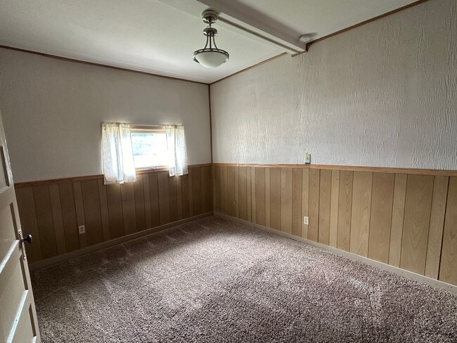 Building Photo - 3 Bedroom Home