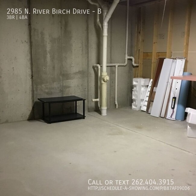 Building Photo - Huge condo with 2 car garage!