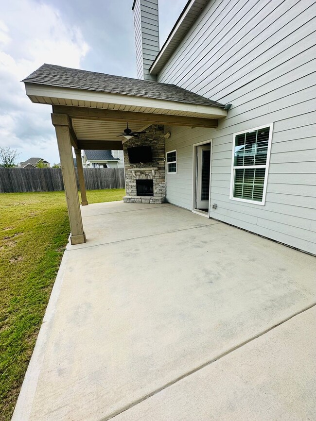 Building Photo - 206 Pearl Moss Ln