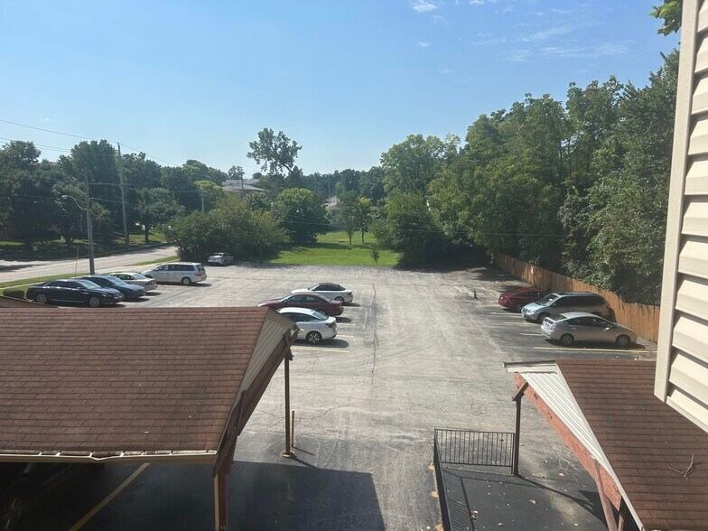 Parking Area - 1233 Guelbreth Ln