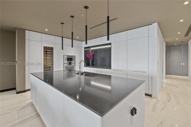 Building Photo - 300 Biscayne Blvd