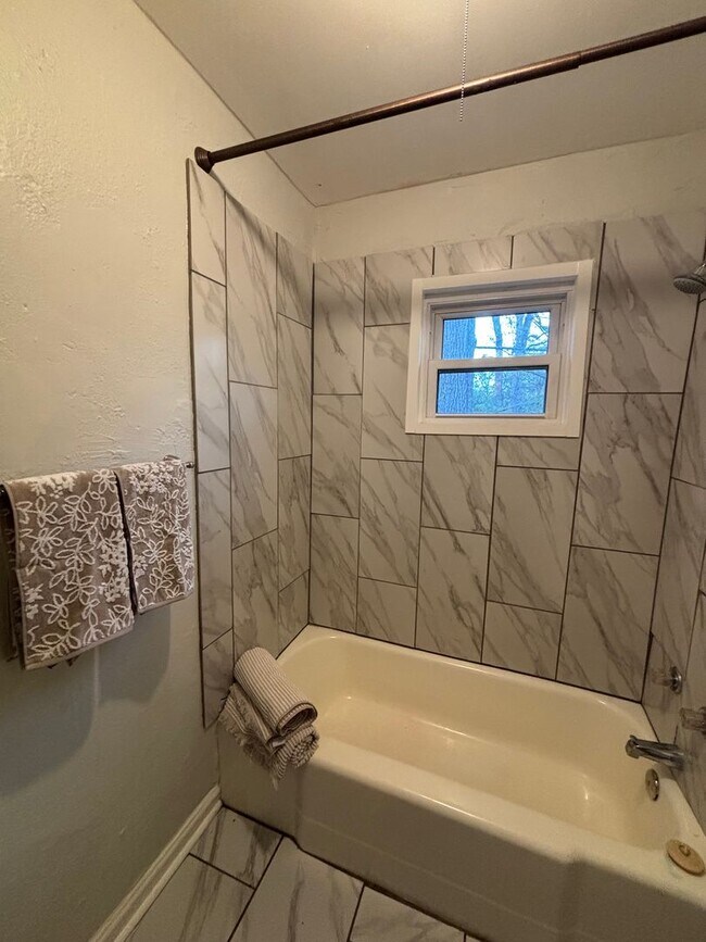 Building Photo - 5317 Lee Ave