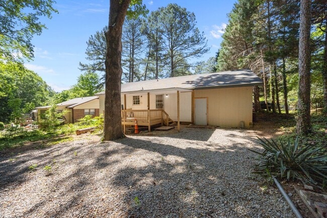 Building Photo - Updated Ranch in North Raleigh, New Floors and Paint, Rear Deck, Pet Friendly!