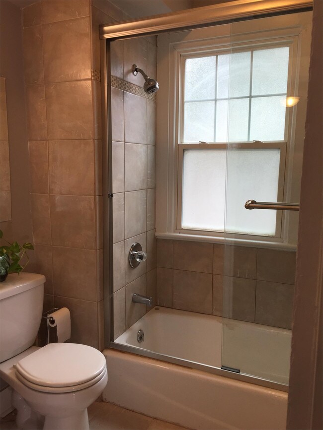 Building Photo - 486 Boulevard Pl NE