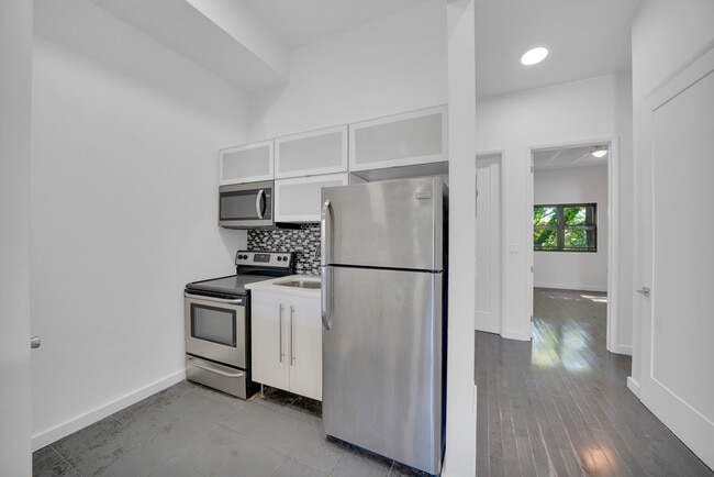 Building Photo - 1106 Halsey St