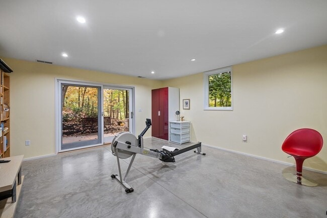 Building Photo - 35 Thornberry Rd