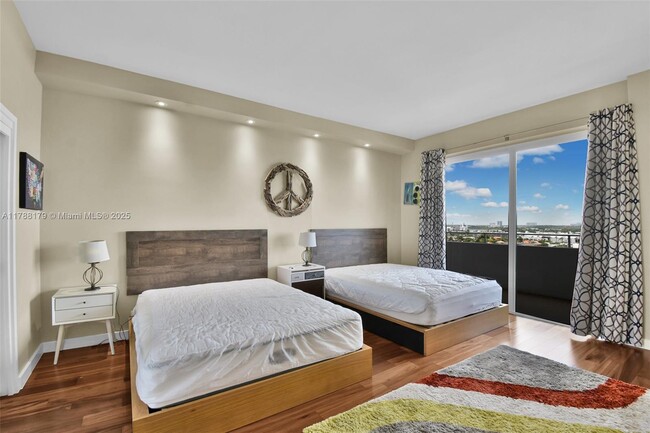Building Photo - 9225 Collins Ave