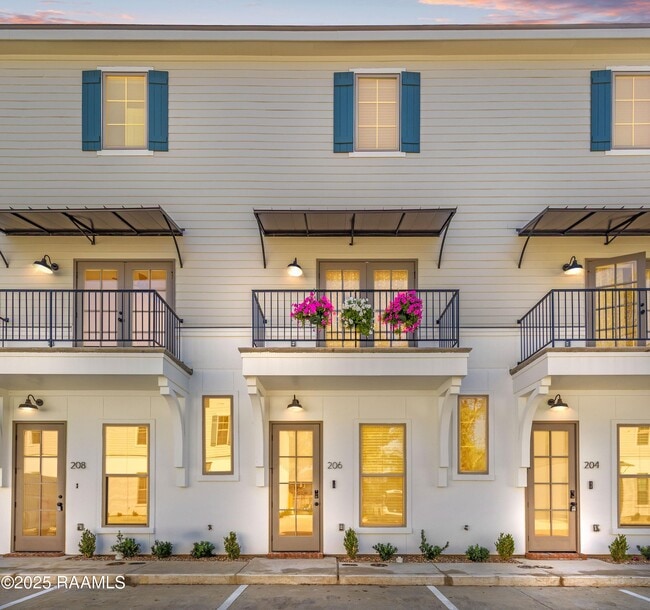 Primary Photo - 206 Steiner Oaks