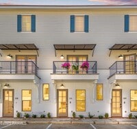 Building Photo - 206 Steiner Oaks