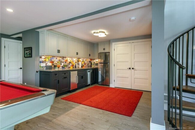 Building Photo - 8 Cedar Point Dr