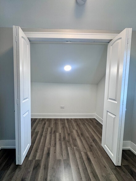 Extra Storage - 4909 W Wellington Ave