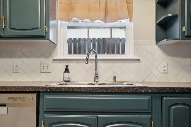 Building Photo - 2904 E Fort Worth St