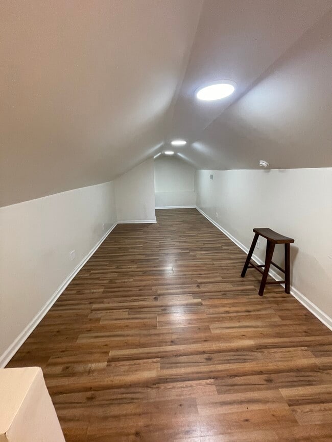 Building Photo - 5-125 Roundtree St