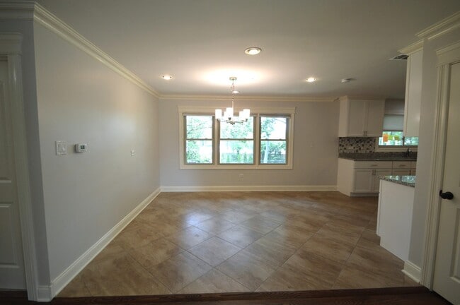 Building Photo - 23W050 Hackberry Dr